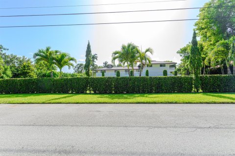 House in Plantation, Florida 5 bedrooms, 372.82 sq.m. № 2084137 - photo 28