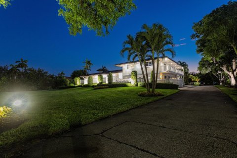 House in Plantation, Florida 5 bedrooms, 372.82 sq.m. № 2084137 - photo 2