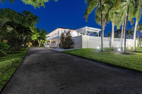 House in Plantation, Florida 5 bedrooms, 372.82 sq.m. № 2084137 - photo 5