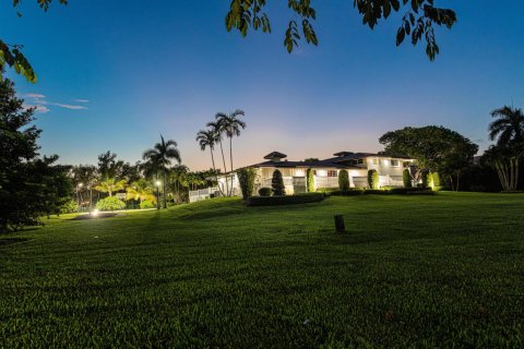 House in Plantation, Florida 5 bedrooms, 372.82 sq.m. № 2084137 - photo 7
