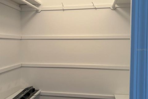 Снять в аренду виллу или дом в Норт-Порт, Флорида 2 комнаты, 155.8м2, № 1844942 - фото 8