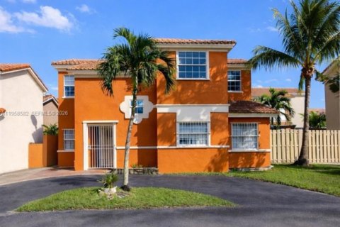 House in Miami, Florida 3 bedrooms, 146.97 sq.m. № 2017502