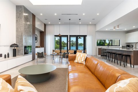 Villa ou maison à louer à Miami, Floride: 5 chambres, 289.39 m2 № 2152716 - photo 7