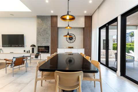 Villa ou maison à louer à Miami, Floride: 5 chambres, 289.39 m2 № 2152716 - photo 13