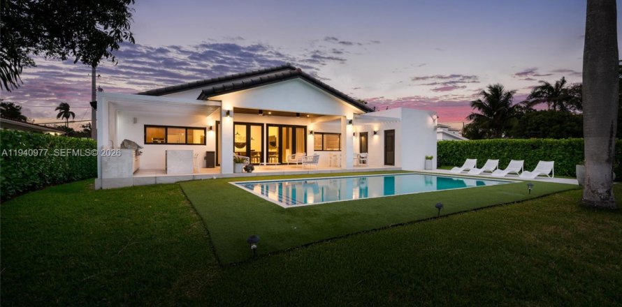 Villa ou maison à Miami, Floride 5 chambres, 289.39 m2 № 2152716