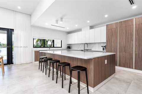 Villa ou maison à louer à Miami, Floride: 5 chambres, 289.39 m2 № 2152716 - photo 16
