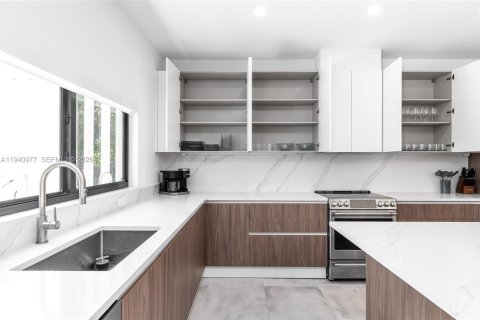 Villa ou maison à louer à Miami, Floride: 5 chambres, 289.39 m2 № 2152716 - photo 19
