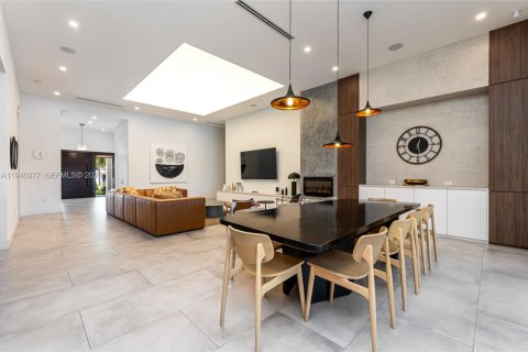 Villa ou maison à louer à Miami, Floride: 5 chambres, 289.39 m2 № 2152716 - photo 14