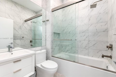 Villa ou maison à louer à Miami, Floride: 5 chambres, 289.39 m2 № 2152716 - photo 27