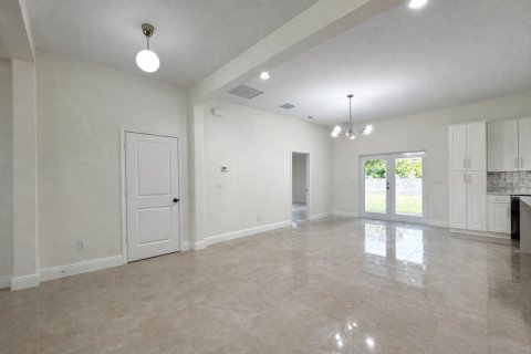 House in Port St. Lucie, Florida 4 bedrooms, 206.43 sq.m. № 2146988 - photo 10