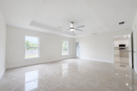 House in Port St. Lucie, Florida 4 bedrooms, 206.43 sq.m. № 2146988 - photo 12
