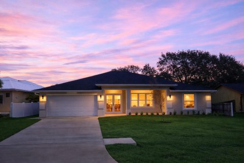 House in Port St. Lucie, Florida 4 bedrooms, 206.43 sq.m. № 2146988