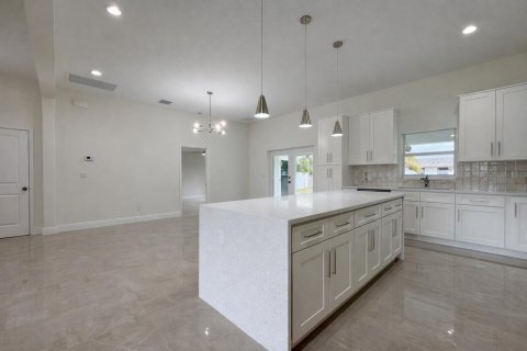 House in Port St. Lucie, Florida 4 bedrooms, 206.43 sq.m. № 2146988 - photo 5