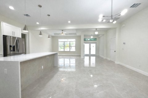 House in Port St. Lucie, Florida 4 bedrooms, 206.43 sq.m. № 2146988 - photo 4