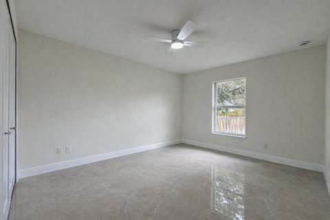 House in Port St. Lucie, Florida 4 bedrooms, 206.43 sq.m. № 2146988 - photo 20