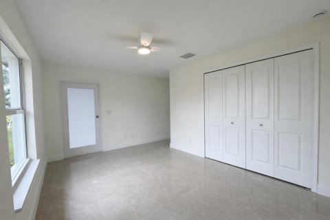 House in Port St. Lucie, Florida 4 bedrooms, 206.43 sq.m. № 2146988 - photo 16