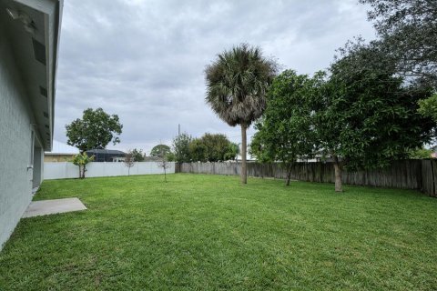 House in Port St. Lucie, Florida 4 bedrooms, 206.43 sq.m. № 2146988 - photo 24