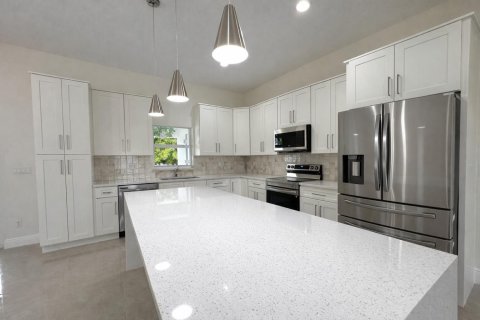 House in Port St. Lucie, Florida 4 bedrooms, 206.43 sq.m. № 2146988 - photo 6