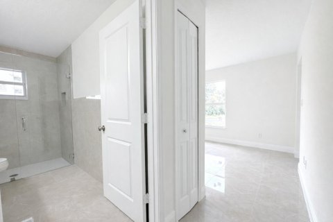 House in Port St. Lucie, Florida 4 bedrooms, 206.43 sq.m. № 2146988 - photo 18