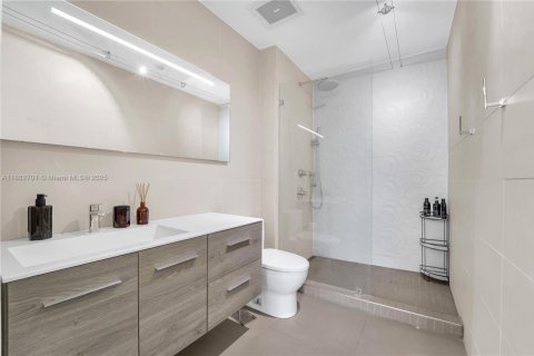 Condominio en venta en Miami, Florida, 2 dormitorios, 93.83 m2 № 1929636 - foto 13