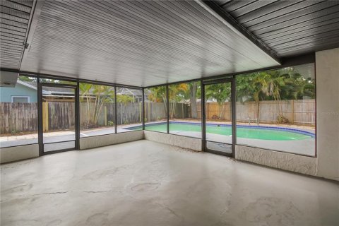 House in Largo, Florida 4 bedrooms, 166.48 sq.m. № 2204503 - photo 27