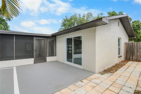 House in Largo, Florida 4 bedrooms, 166.48 sq.m. № 2204503 - photo 30