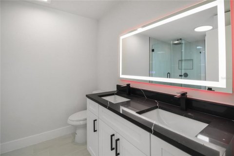 House in Largo, Florida 4 bedrooms, 166.48 sq.m. № 2204503 - photo 10