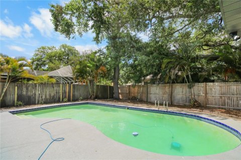House in Largo, Florida 4 bedrooms, 166.48 sq.m. № 2204503 - photo 3