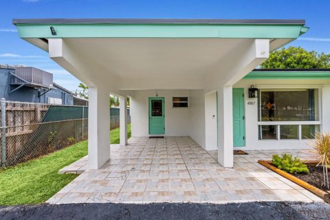 Villa ou maison à vendre à Dania Beach, Floride: 3 chambres, 149.85 m2 № 2288971 - photo 4