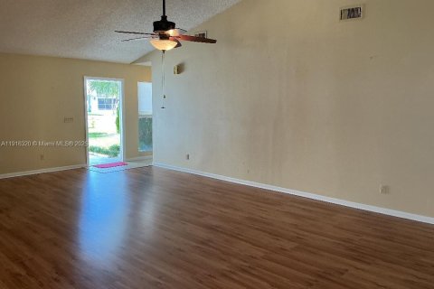 Villa ou maison à vendre à Stuart, Floride: 2 chambres, 124.86 m2 № 1972552 - photo 10