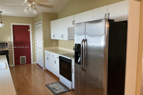 Villa ou maison à vendre à Stuart, Floride: 2 chambres, 124.86 m2 № 1972552 - photo 5