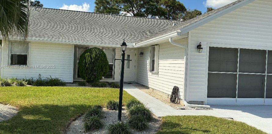 Villa ou maison à Stuart, Floride 2 chambres, 124.86 m2 № 1972552