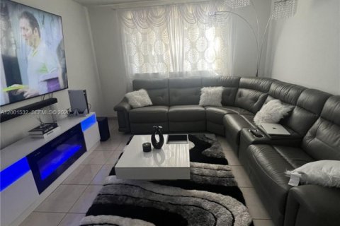 Condo à Hialeah, Floride, 1 chambre  № 2170255