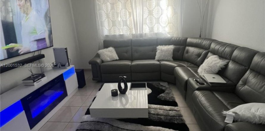 Condo à Hialeah, Floride, 1 chambre № 2170255