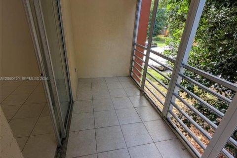 Condominio en venta en Deerfield Beach, Florida, 2 dormitorios, 119.84 m2 № 2252577 - foto 13