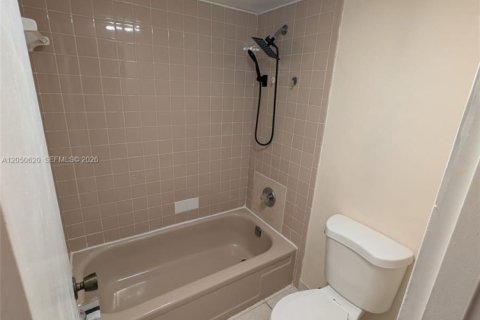 Condominio en venta en Deerfield Beach, Florida, 2 dormitorios, 119.84 m2 № 2252577 - foto 8