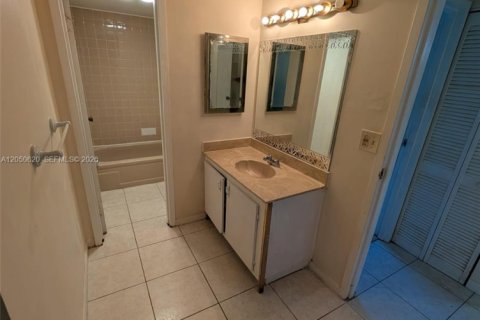 Condominio en venta en Deerfield Beach, Florida, 2 dormitorios, 119.84 m2 № 2252577 - foto 9