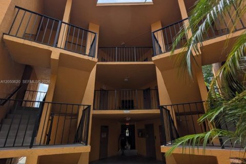 Condominio en venta en Deerfield Beach, Florida, 2 dormitorios, 119.84 m2 № 2252577 - foto 2