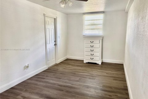 Villa ou maison à vendre à Hollywood, Floride: 3 chambres, 112.23 m2 № 1964733 - photo 10