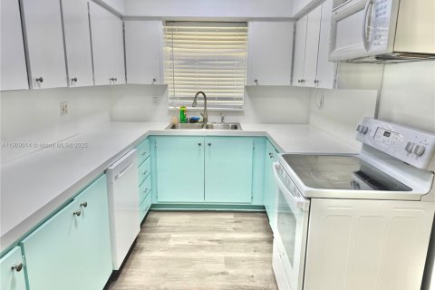 Villa ou maison à vendre à Hollywood, Floride: 3 chambres, 112.23 m2 № 1964733 - photo 3