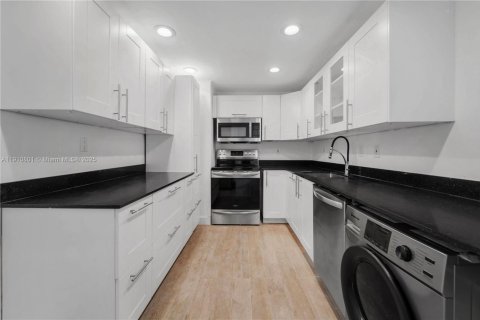 Снять в аренду кондоминиум в Майами, Флорида 2 спальни, 113.81м2, № 1966139 - фото 18