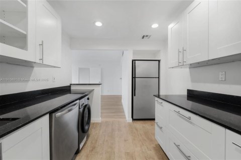 Снять в аренду кондоминиум в Майами, Флорида 2 спальни, 113.81м2, № 1966139 - фото 20