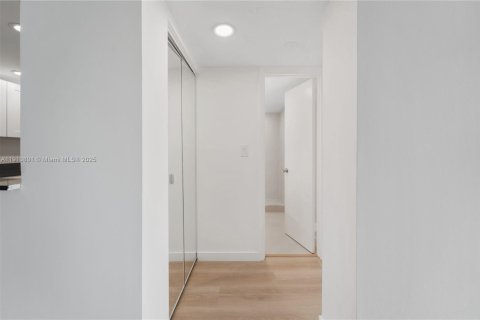 Снять в аренду кондоминиум в Майами, Флорида 2 спальни, 113.81м2, № 1966139 - фото 30