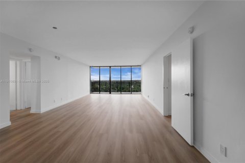 Снять в аренду кондоминиум в Майами, Флорида 2 спальни, 113.81м2, № 1966139 - фото 14