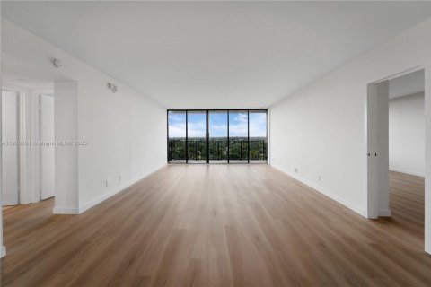 Снять в аренду кондоминиум в Майами, Флорида 2 спальни, 113.81м2, № 1966139 - фото 15