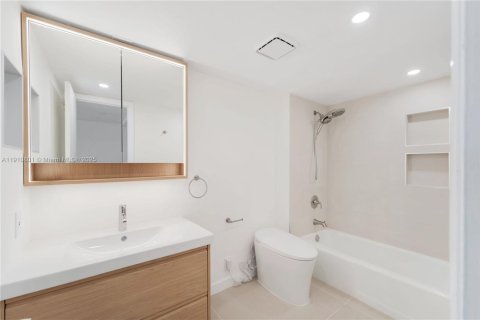 Снять в аренду кондоминиум в Майами, Флорида 2 спальни, 113.81м2, № 1966139 - фото 23