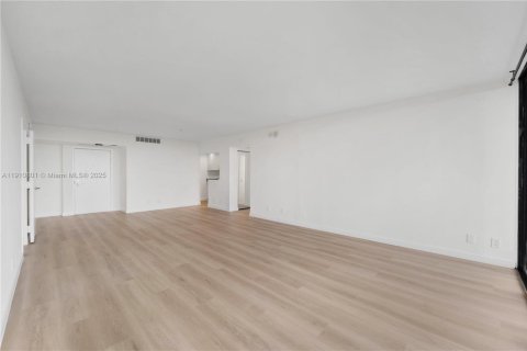 Снять в аренду кондоминиум в Майами, Флорида 2 спальни, 113.81м2, № 1966139 - фото 29