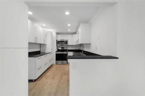 Снять в аренду кондоминиум в Майами, Флорида 2 спальни, 113.81м2, № 1966139 - фото 17