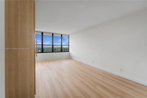 Снять в аренду кондоминиум в Майами, Флорида 2 спальни, 113.81м2, № 1966139 - фото 25