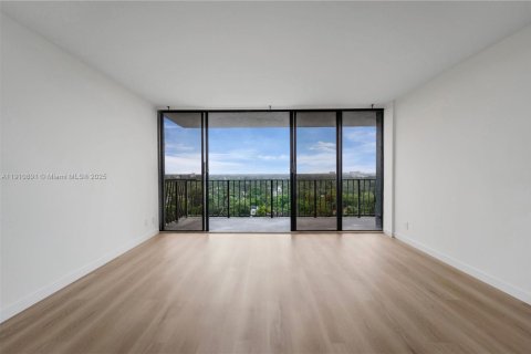 Кондоминиум с 2 спальнями в Майами, Флорида № 1966139